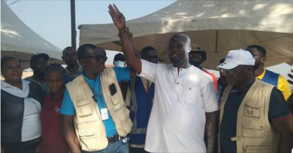 Eric Apeadu Yeboah (middle) emerged winner in Akuapem South polls