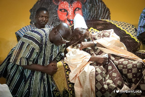 Vice President Dr Mahamudu Bawumia paying homage to  Yaa-Naa Abukari Mahama