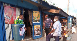 The MCE in the middle having a discussion with some of the spot owners and attendants