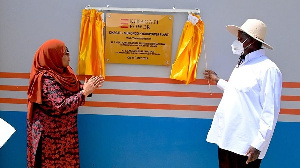 Samia Suluhu (L) claps as Ugandan Yoweri Museveni unveils the Kikagati-Murongo Hydropower Plant