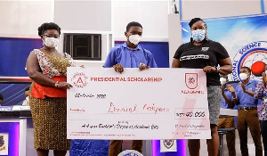 Daniel Kekeli Gakpetor recieving the full scholarship from Academic City College