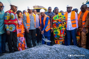 Vice-President Dr Bawumia cutting the sod for the construction of 100 km of Kumasi roads