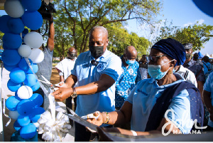 John Mahama joins in cutting the tape for the newly renovated dormitory