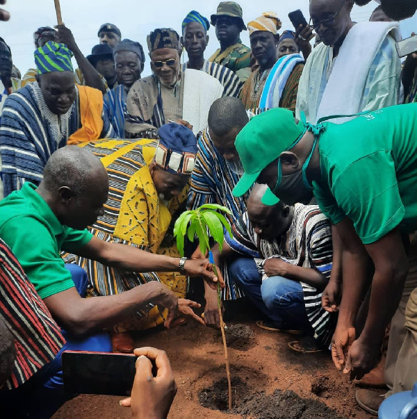 Ya-Na Abukari planting his tree