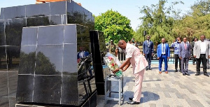 President Ruto laid a wreath at the statue of Dr. Nkrumah